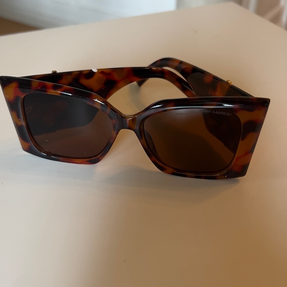 Yves Saint Laurent Tortoise Logo Shield Sunglasses - Brown. - Picture 3 of 7